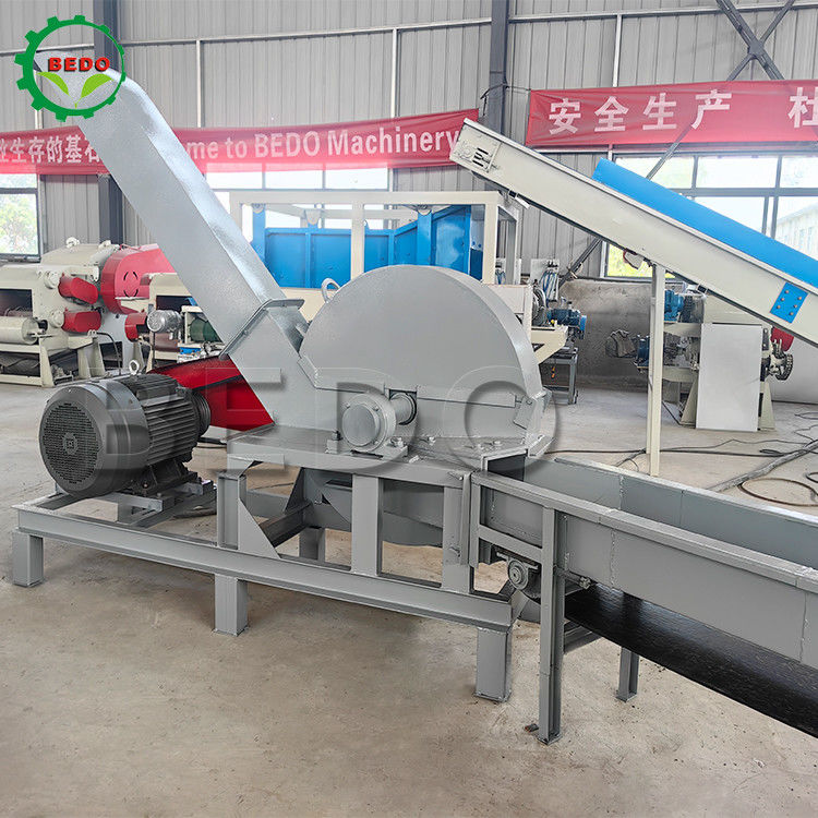 Máy băm gỗ điện công suất 3-5t / h Máy hủy tài liệu loại trống băng tải thức ăn tự động