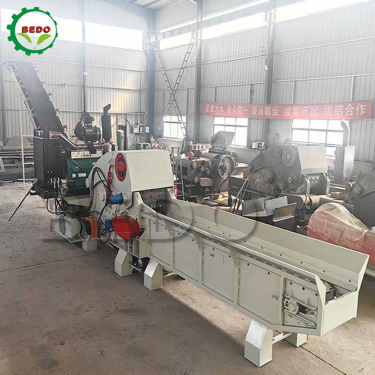 Máy băm gỗ băng tải động cơ thủy lực có thể tùy chỉnh Máy băm gỗ công nghiệp được chứng nhận CE