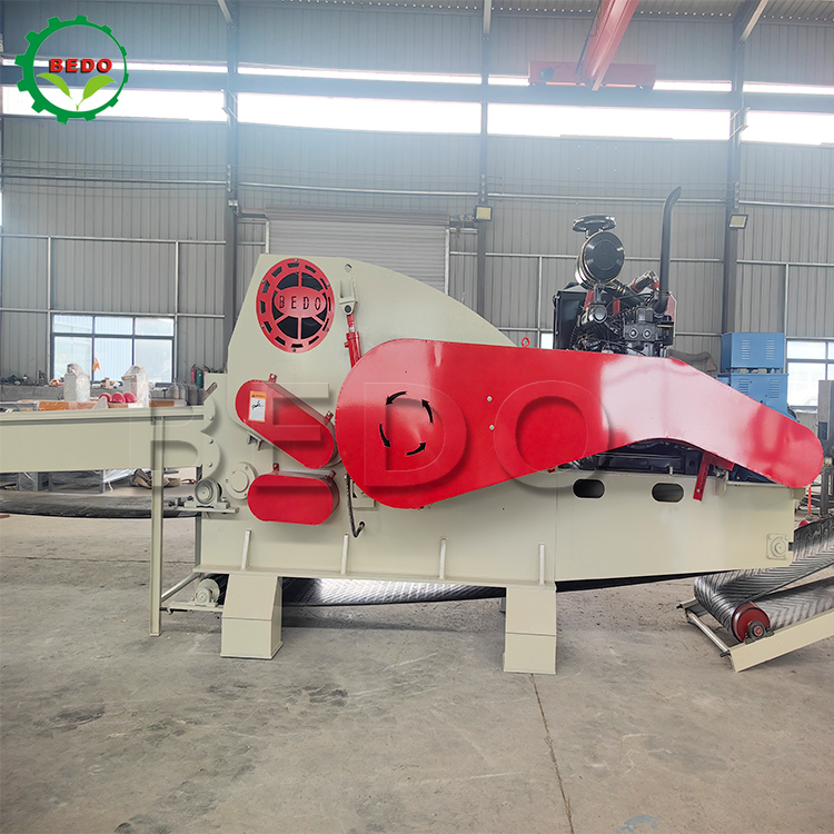 12-15t / h Capacity Diesel Wood Chipper Machine 25-35mm Chip Size Heavy Duty Industrial Shredder Máy cắt gỗ bằng dầu diesel