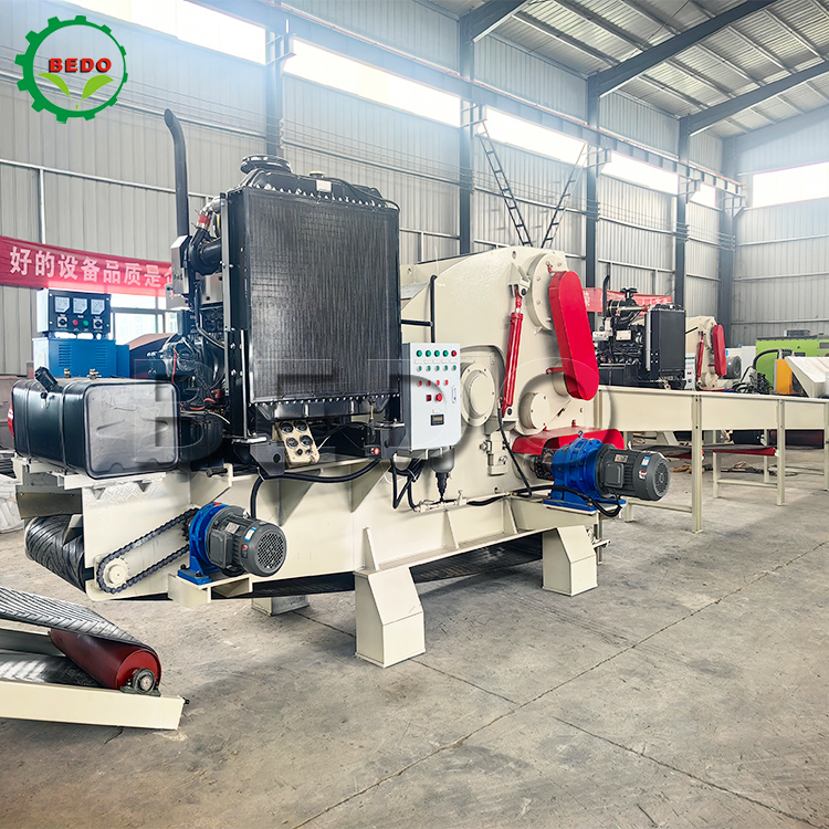 Máy băm gỗ vỏ dừa diesel di động 55HP cho Indonesia chế biến than và xơ dừa