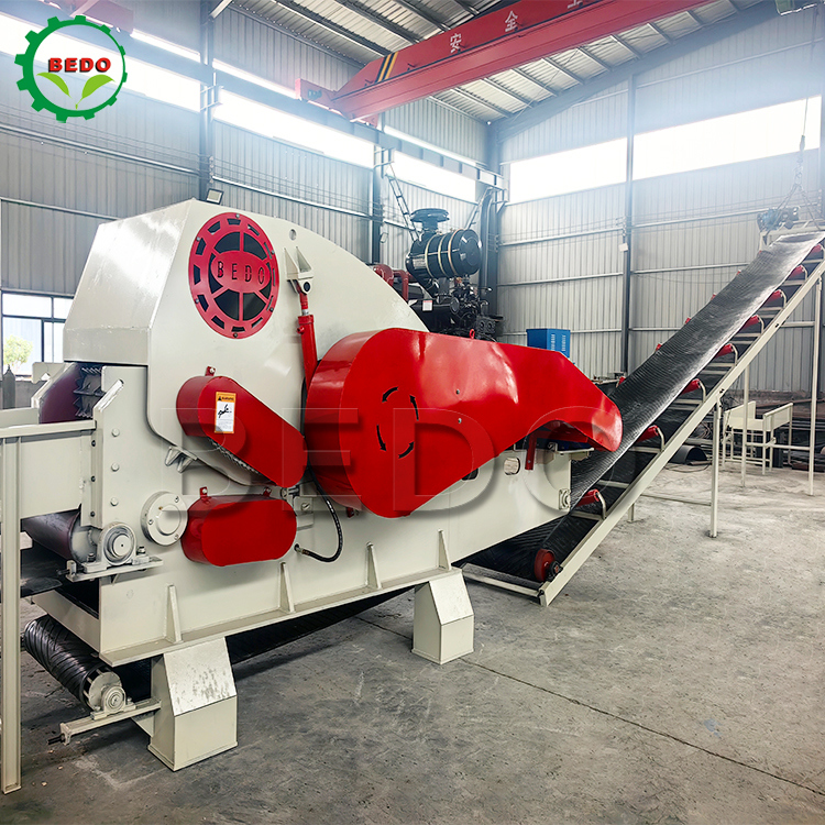 Máy băm gỗ vỏ dừa diesel di động 55HP cho Indonesia chế biến than và xơ dừa