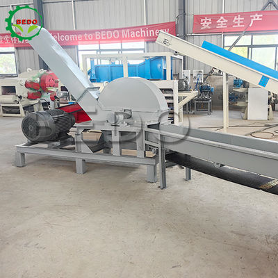 37KW Điện 6pcs Blades Wood Chipper Machine 4m Feed Conveyor loại trống Shredder